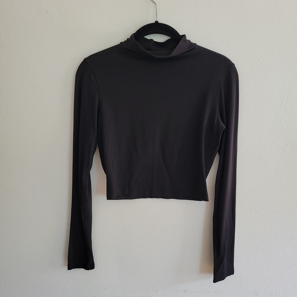 Lululemon Mock Neck Crop Top 4 Black Long Sleeve Active Athleisure Sporty Yoga
